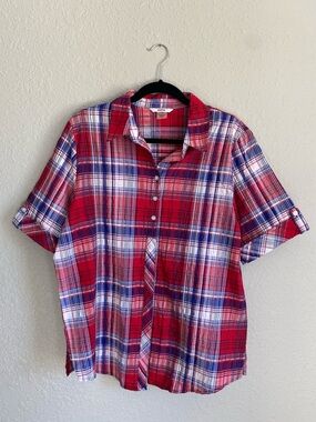 Classic Red Plaid Short-Sleeve Shirt - Woman’s Casual Button-Up